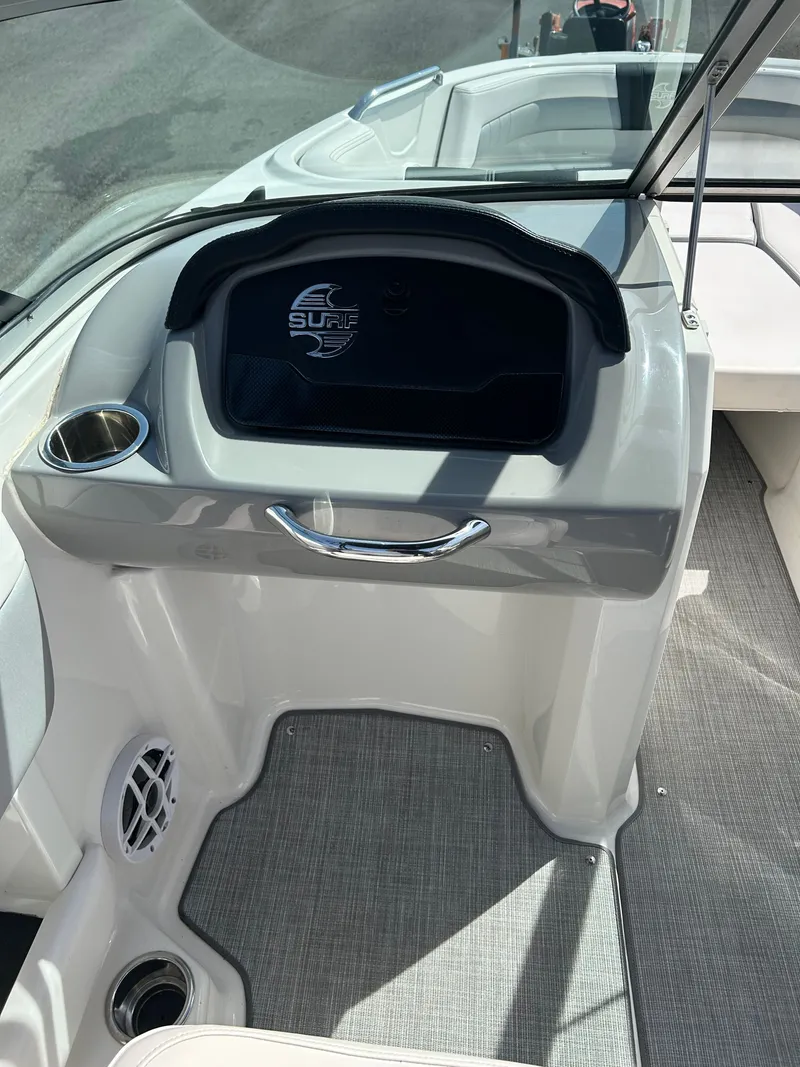 Slide: The Image of Chaparral 21 Surf 2021 - 10