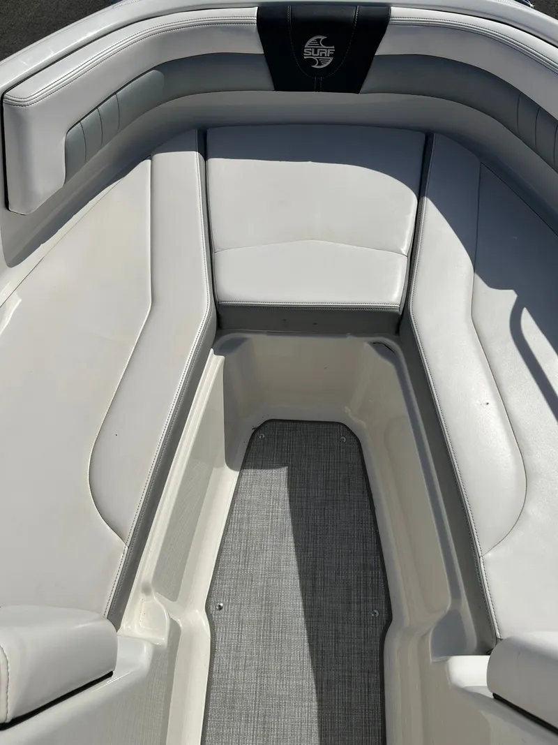 Slide: The Image of Chaparral 21 Surf 2021 - 14