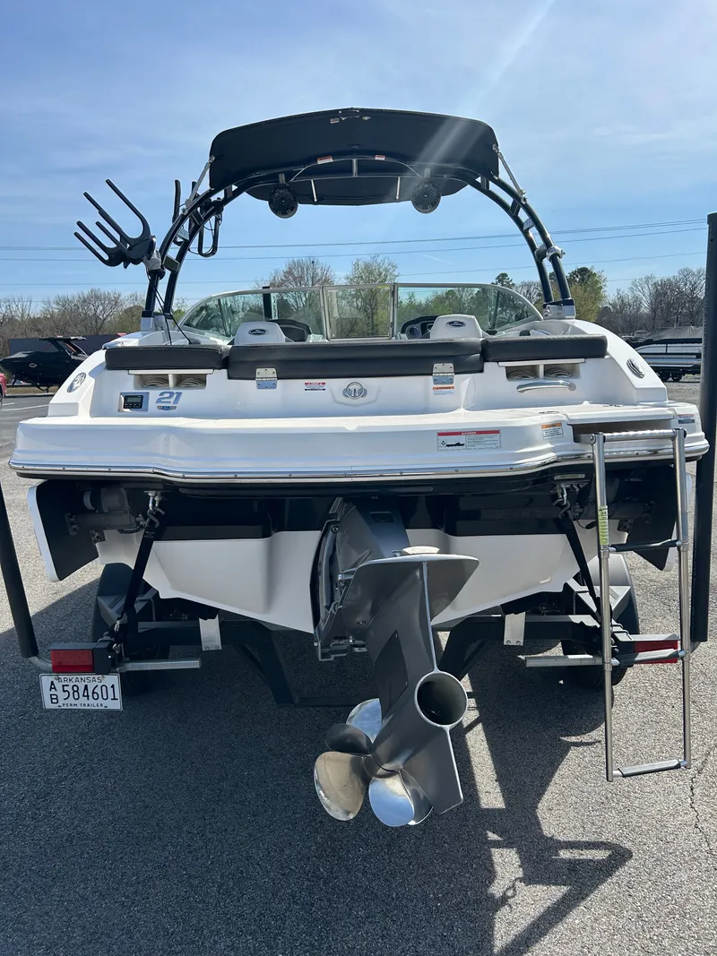 Slide: The Image of Chaparral 21 Surf 2021 - 3