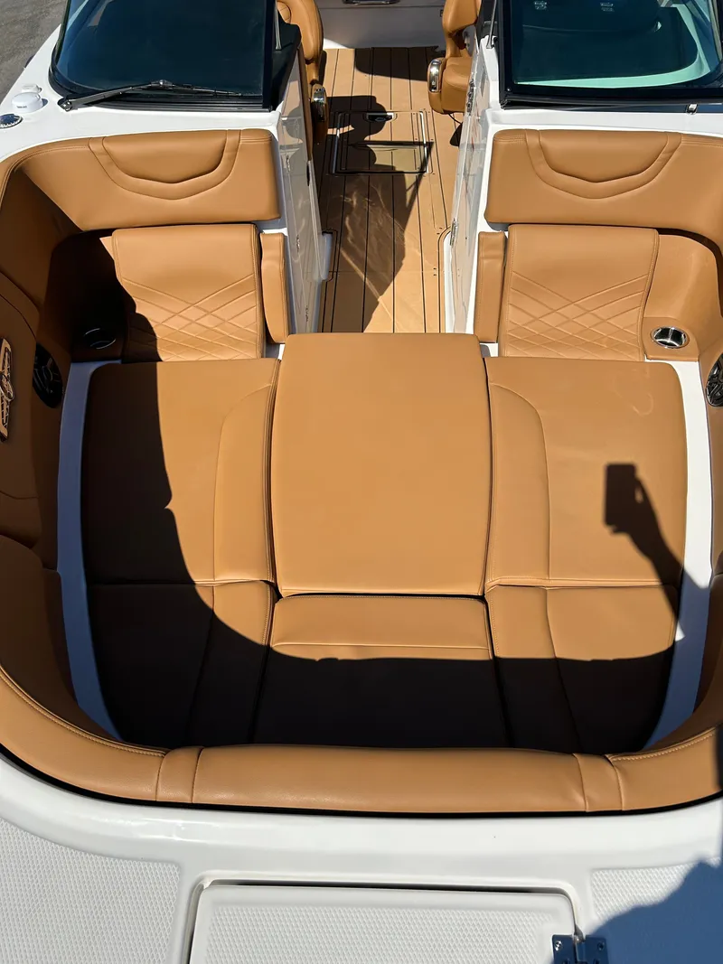 Slide: The Image of Chaparral 30 Surf 2026 - 10