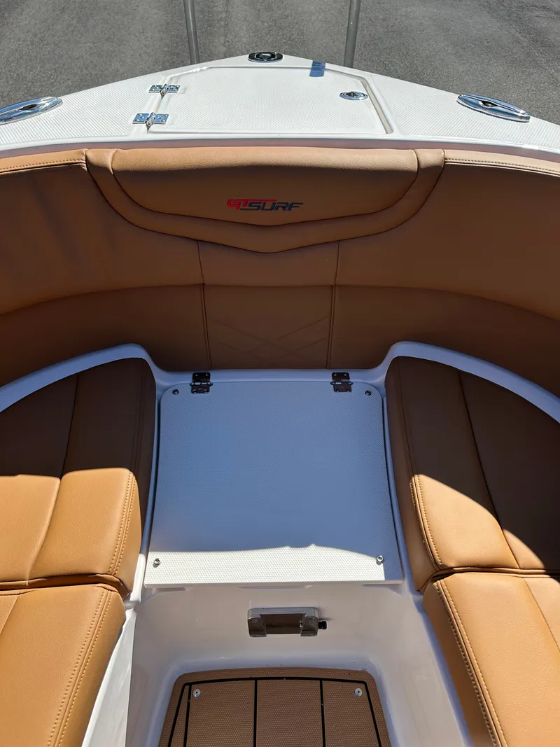 Slide: The Image of Chaparral 30 Surf 2026 - 13