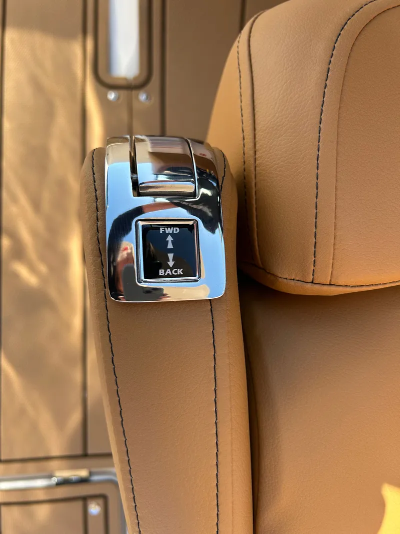 Slide: The Image of Chaparral 30 Surf 2026 - 25