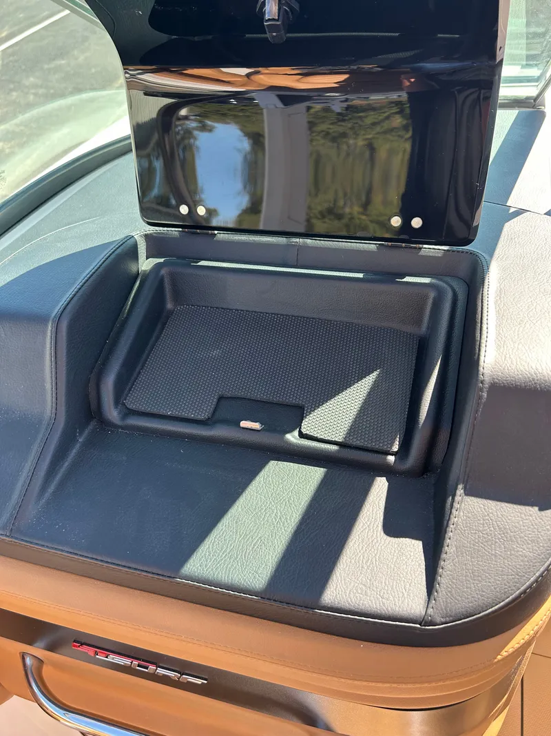 Slide: The Image of Chaparral 30 Surf 2026 - 29