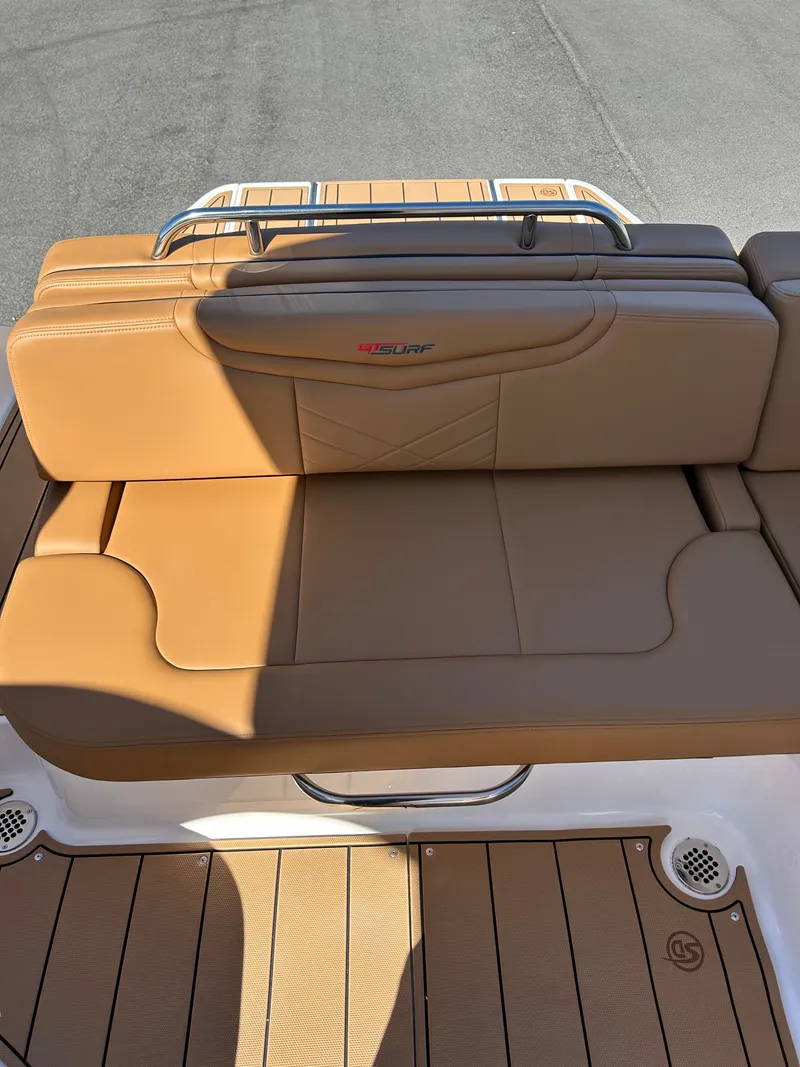 Slide: The Image of Chaparral 30 Surf 2026 - 33