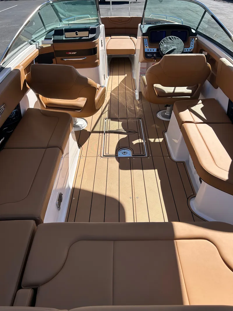 Slide: The Image of Chaparral 30 Surf 2026 - 38