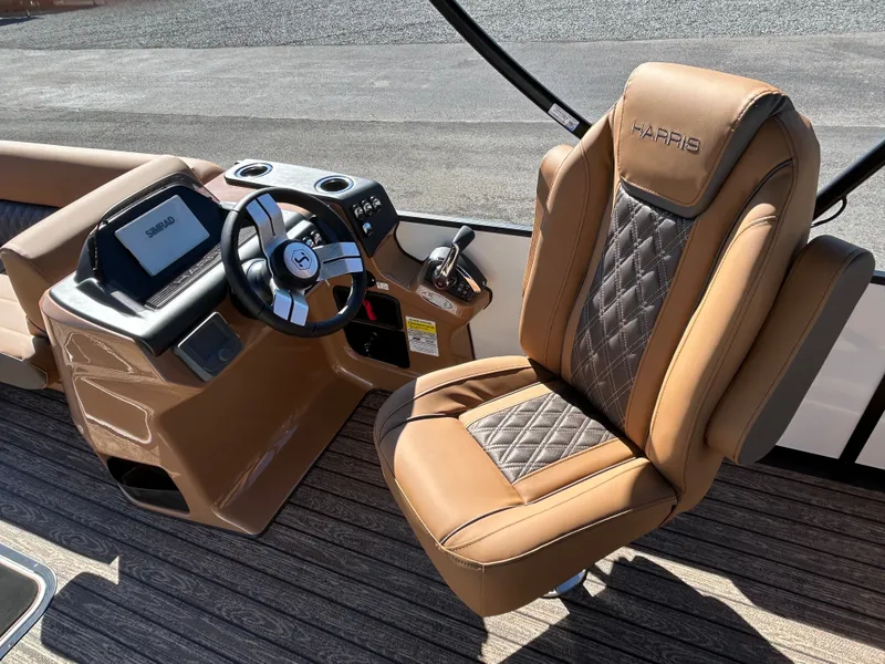 Slide: The Image of Harris Cruiser 250 LUX 2026 - 10