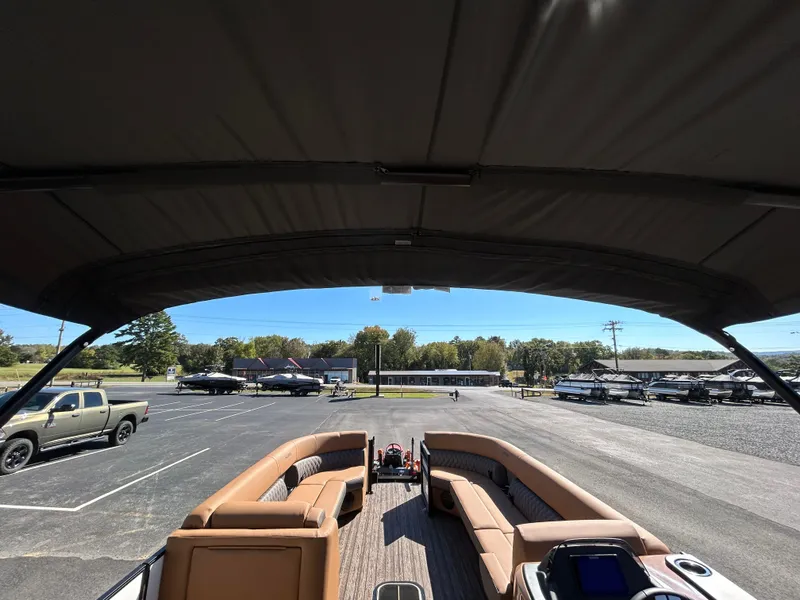 Slide: The Image of Harris Cruiser 250 LUX 2026 - 15