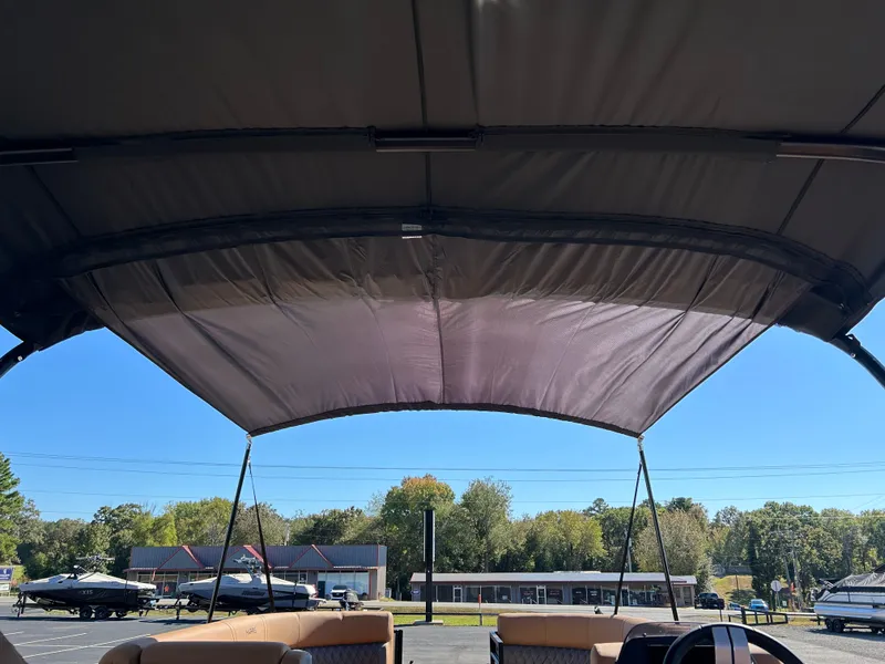 Slide: The Image of Harris Cruiser 250 LUX 2026 - 16