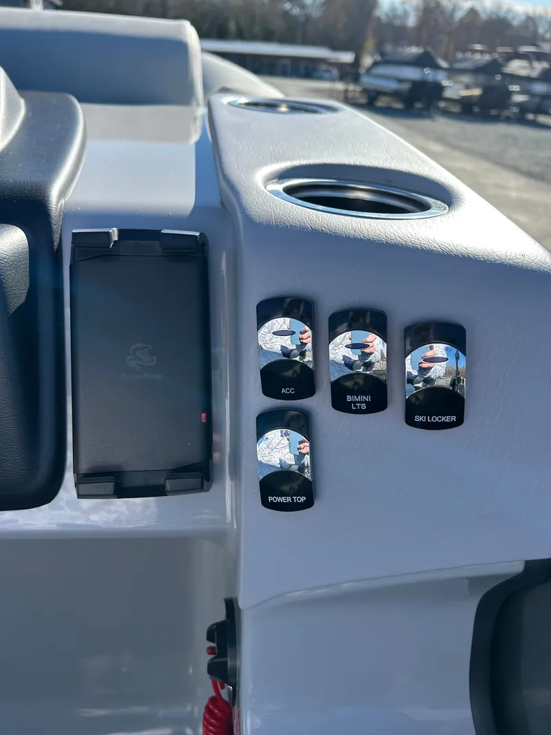 Slide: The Image of Harris Cruiser 250 LUX 2026 - 11