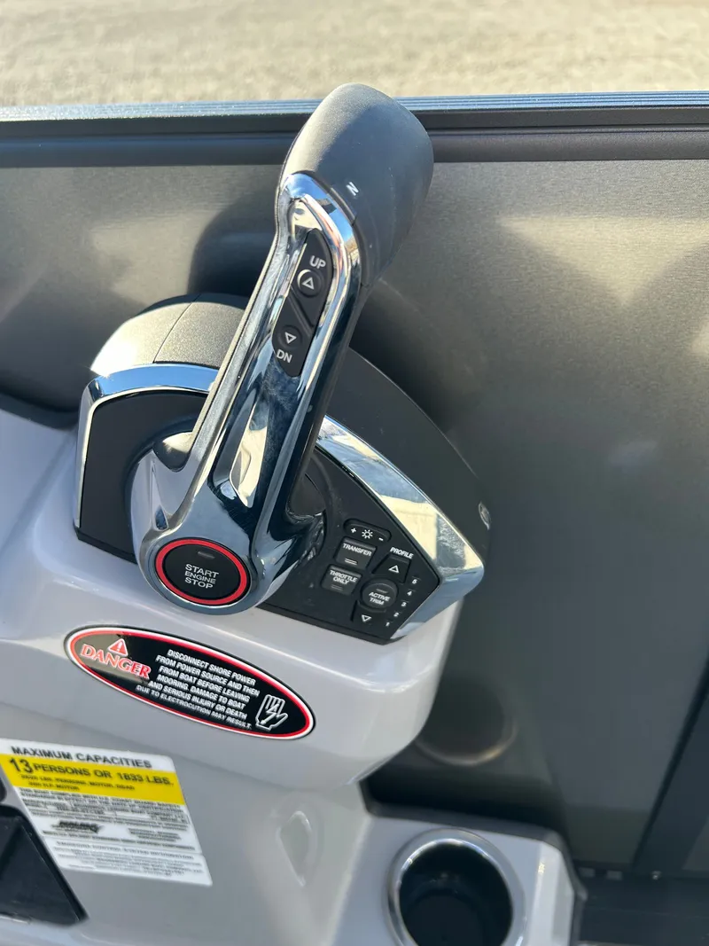 Slide: The Image of Harris Cruiser 250 LUX 2026 - 12