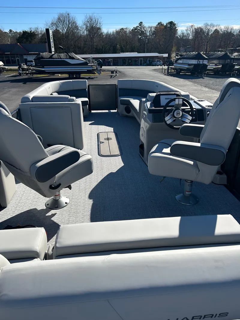 Slide: The Image of Harris Cruiser 250 LUX 2026 - 19