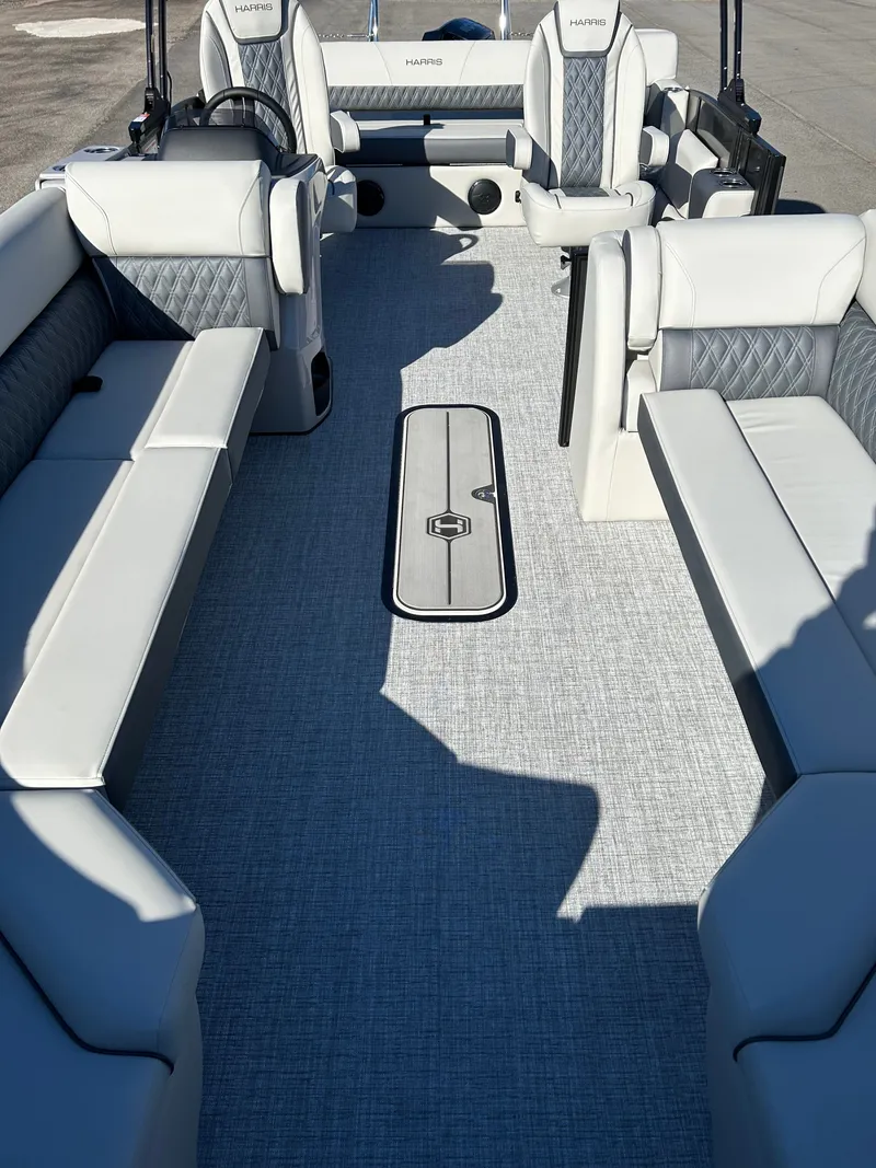 Slide: The Image of Harris Cruiser 250 LUX 2026 - 3