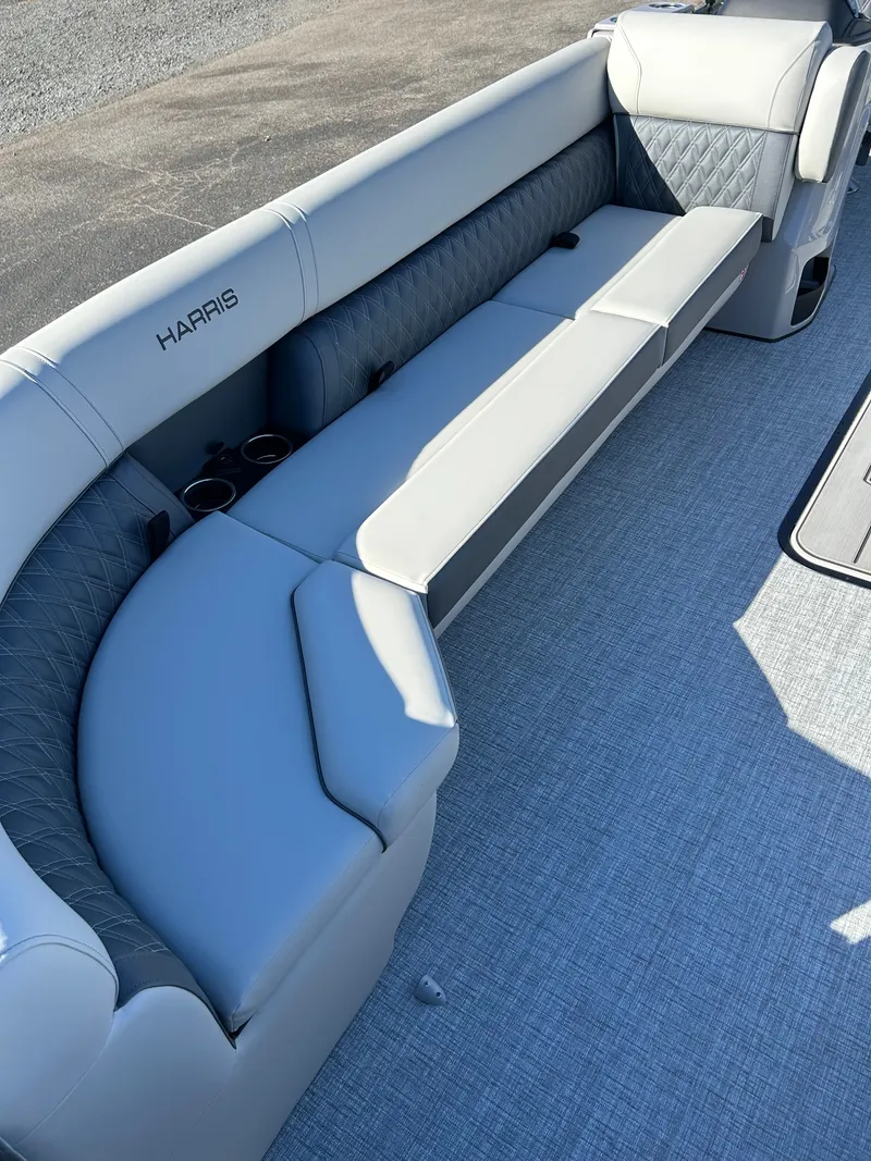 Slide: The Image of Harris Cruiser 250 LUX 2026 - 4