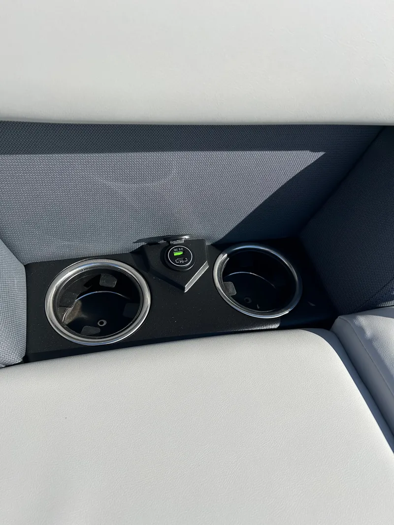 Slide: The Image of Harris Cruiser 250 LUX 2026 - 6