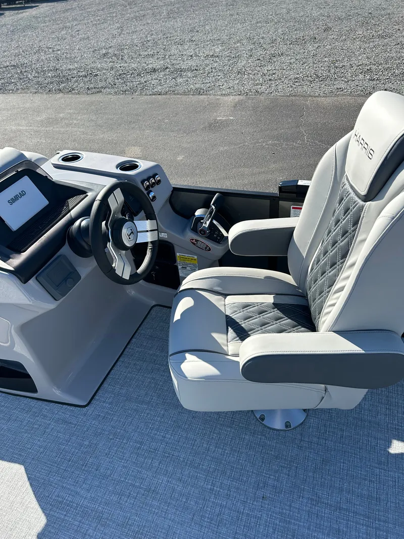 Slide: The Image of Harris Cruiser 250 LUX 2026 - 8