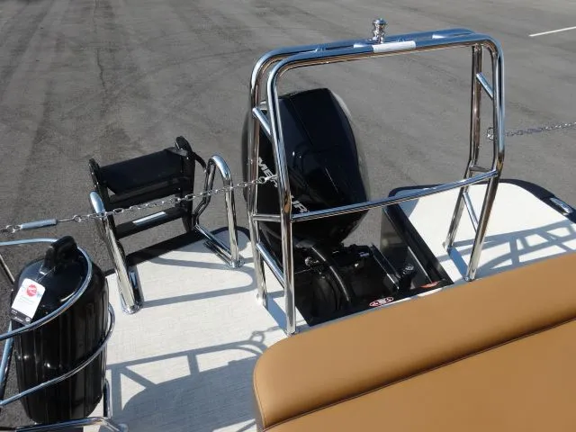 Slide: The Image of Harris Cruiser 250 LUX 2026 - 14