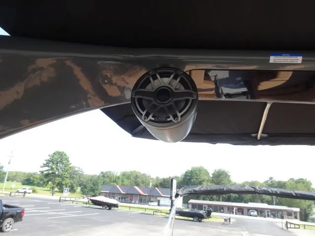 Slide: The Image of Harris Grand Mariner 250 2026 - 13