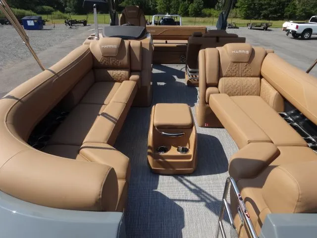 Slide: The Image of Harris Grand Mariner 250 2026 - 4