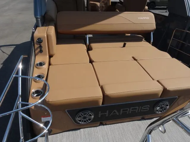 Slide: The Image of Harris Grand Mariner 250 2026 - 7