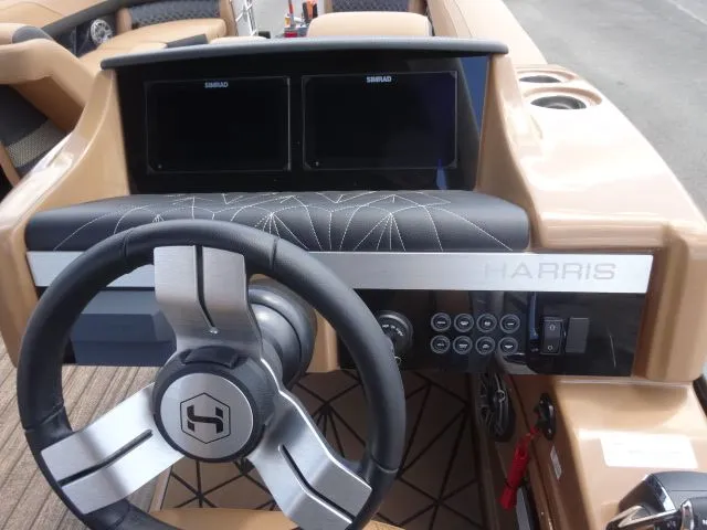 Slide: The Image of Harris Grand Mariner 250 2026 - 8