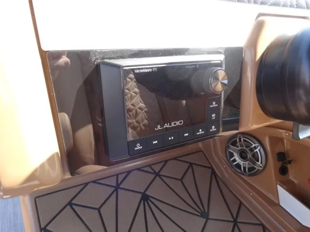 Slide: The Image of Harris Grand Mariner 250 2026 - 9