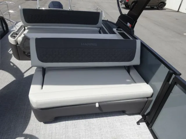 Slide: The Image of Harris Sunliner 250 2026 - 12