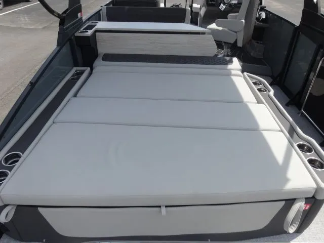 Slide: The Image of Harris Sunliner 250 2026 - 18