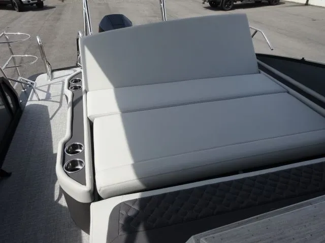 Slide: The Image of Harris Sunliner 250 2026 - 20