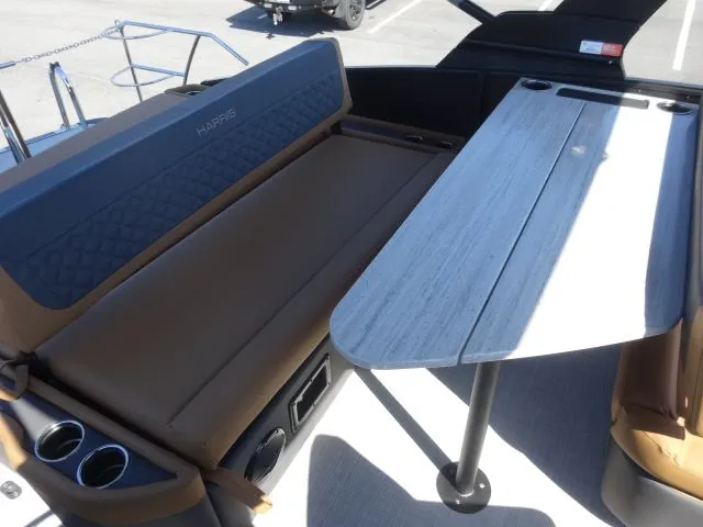 Slide: The Image of Harris Sunliner 250 2026 - 13