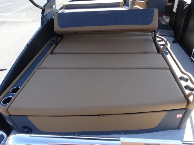 Slide: The Image of Harris Sunliner 250 2026 - 14