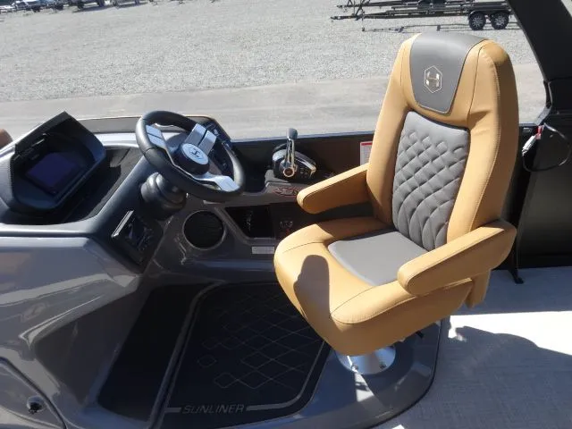 Slide: The Image of Harris Sunliner 250 2026 - 8