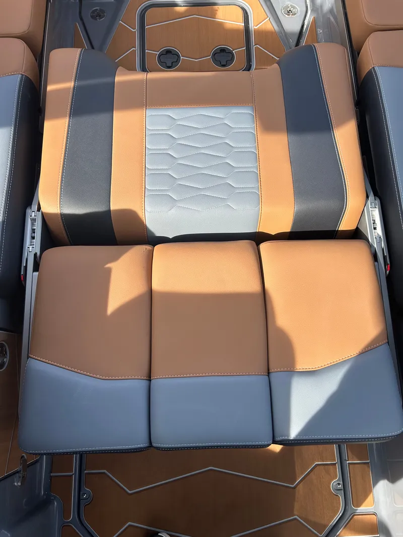 Slide: The Image of Malibu Wakesetter 24 MXZ 2026 - 11