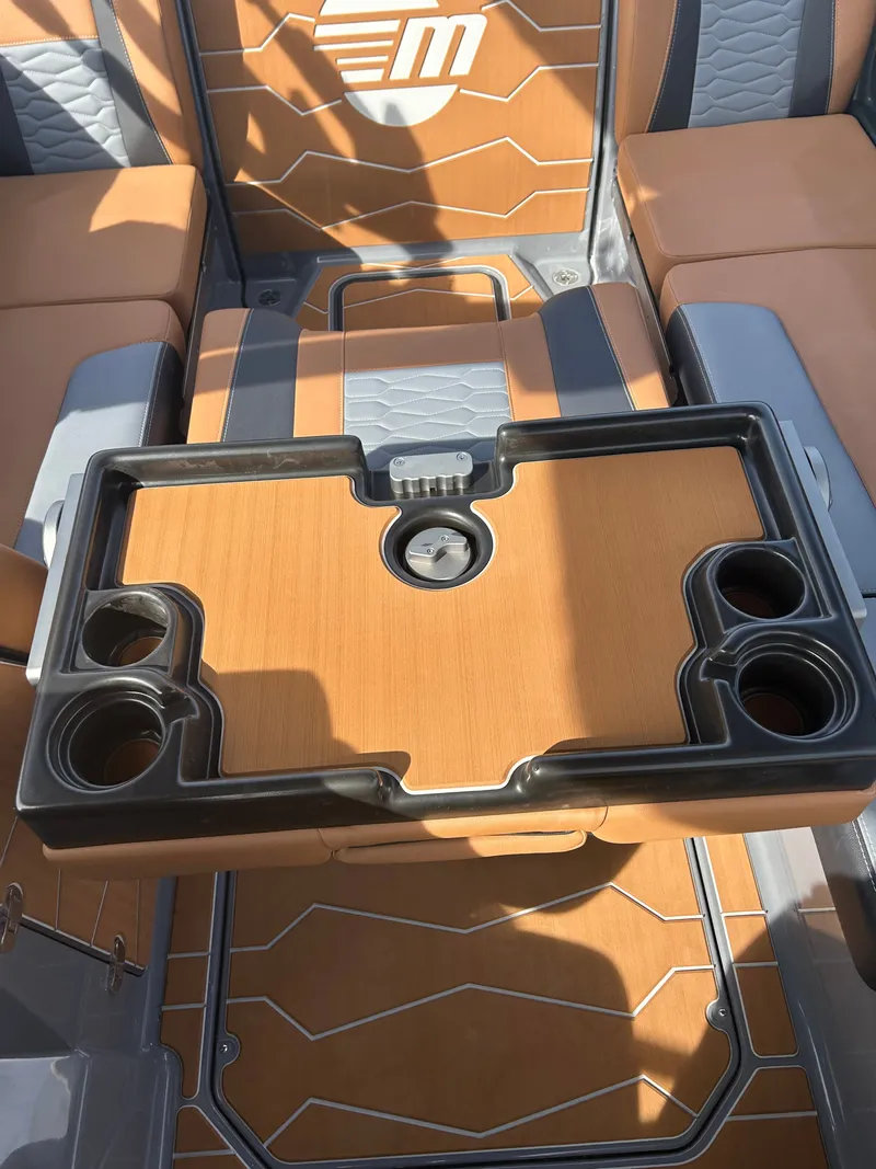 Slide: The Image of Malibu Wakesetter 24 MXZ 2026 - 13