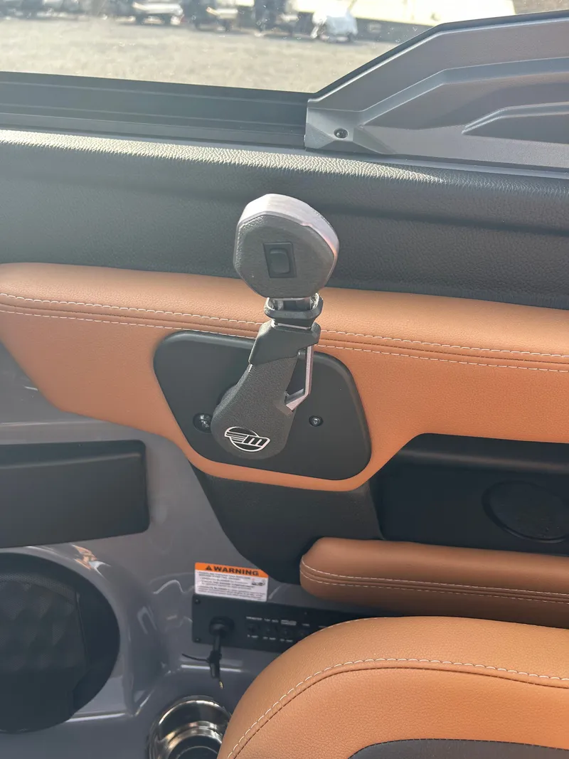 Slide: The Image of Malibu Wakesetter 24 MXZ 2026 - 16