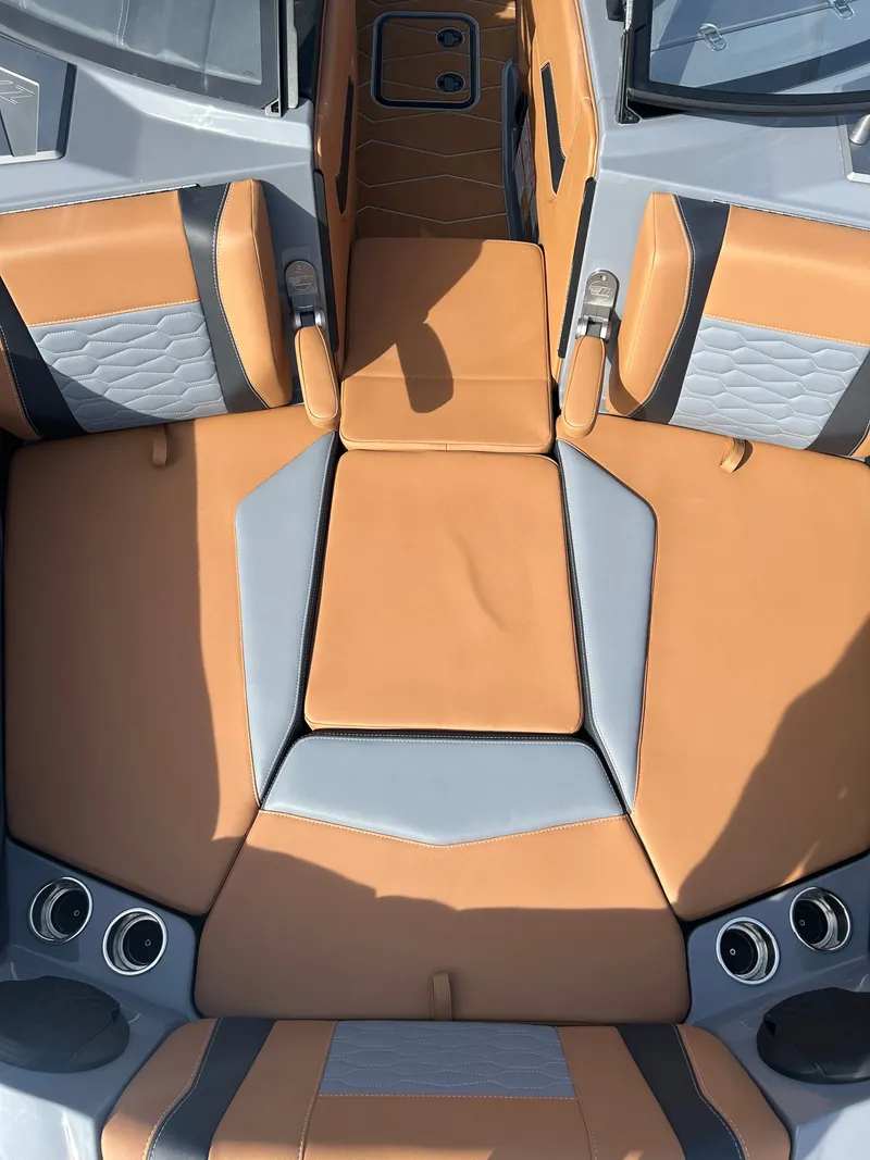 Slide: The Image of Malibu Wakesetter 24 MXZ 2026 - 18