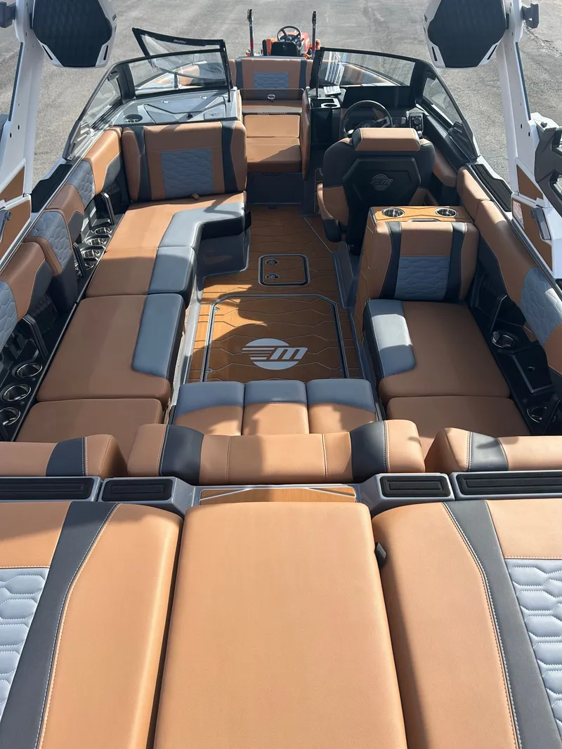 Slide: The Image of Malibu Wakesetter 24 MXZ 2026 - 4