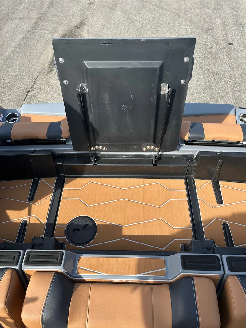 Slide: The Image of Malibu Wakesetter 24 MXZ 2026 - 6