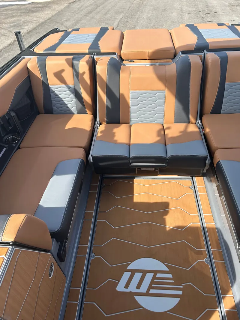 Slide: The Image of Malibu Wakesetter 24 MXZ 2026 - 7