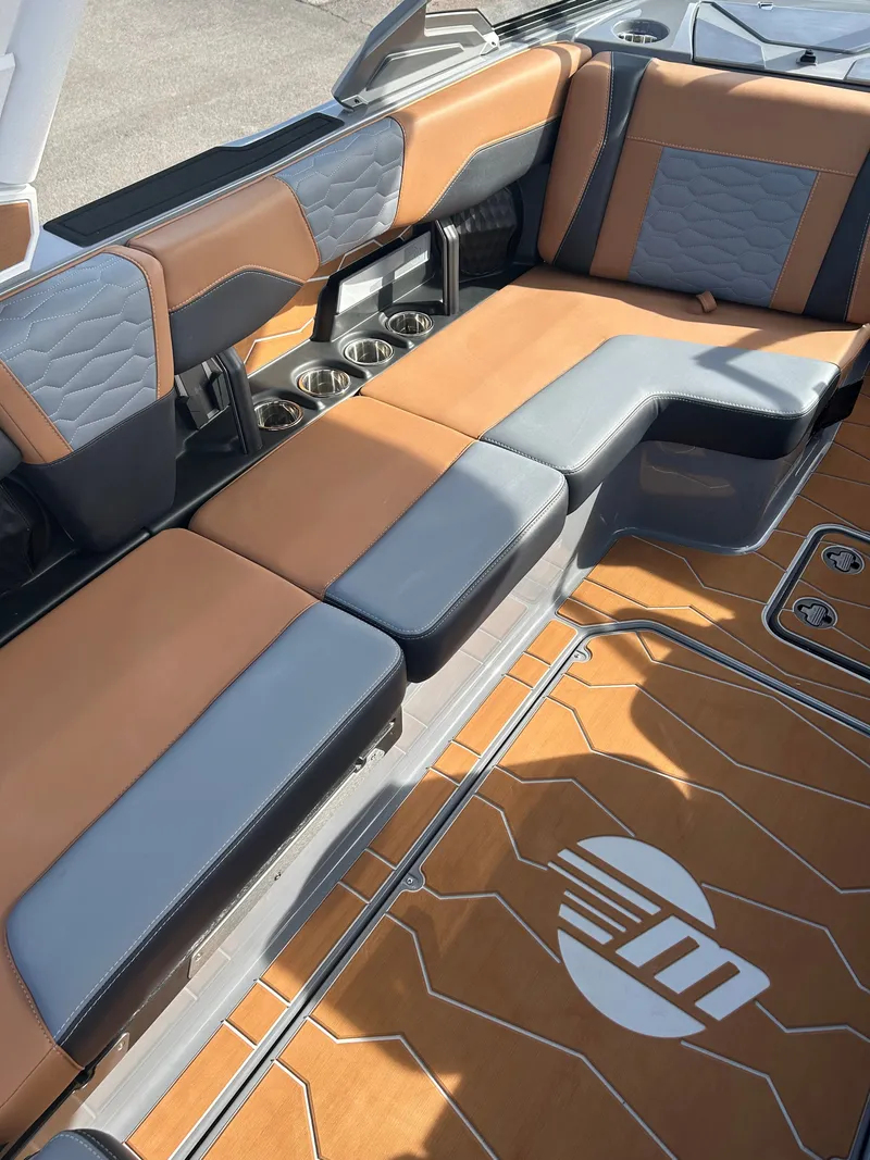 Slide: The Image of Malibu Wakesetter 24 MXZ 2026 - 8