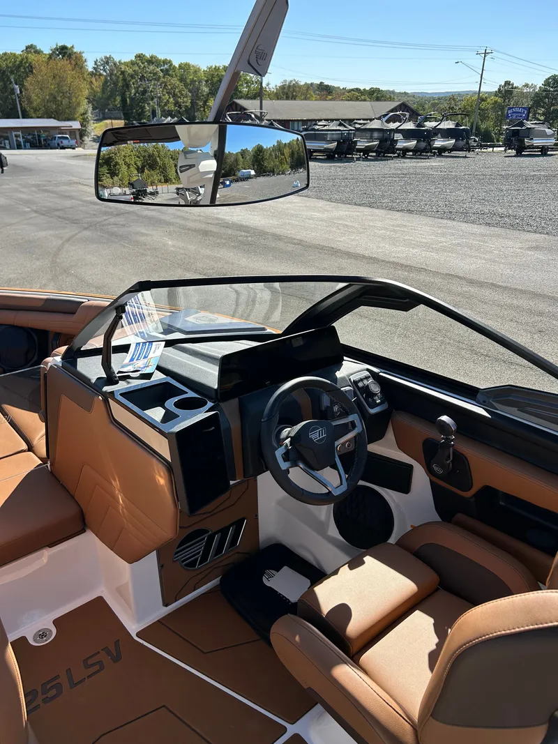 Slide: The Image of Malibu Wakesetter 25 LSV 2026 - 17