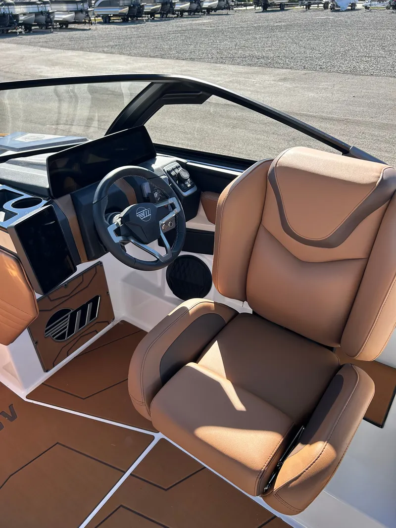 Slide: The Image of Malibu Wakesetter 25 LSV 2026 - 18