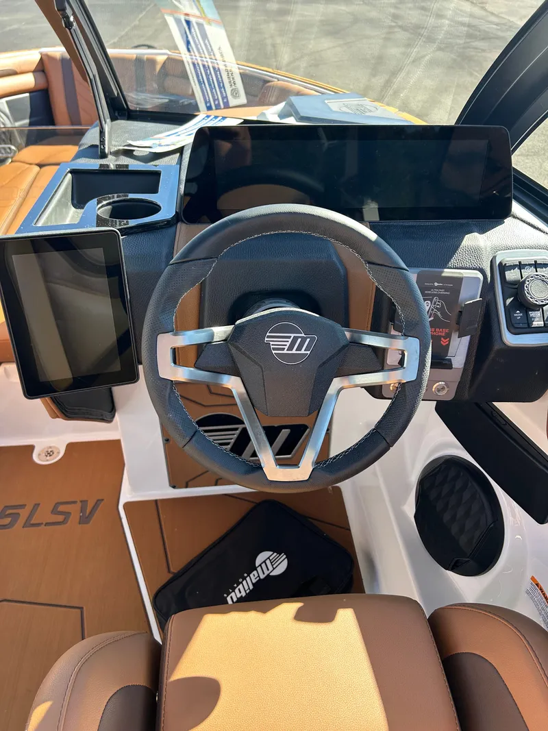 Slide: The Image of Malibu Wakesetter 25 LSV 2026 - 19