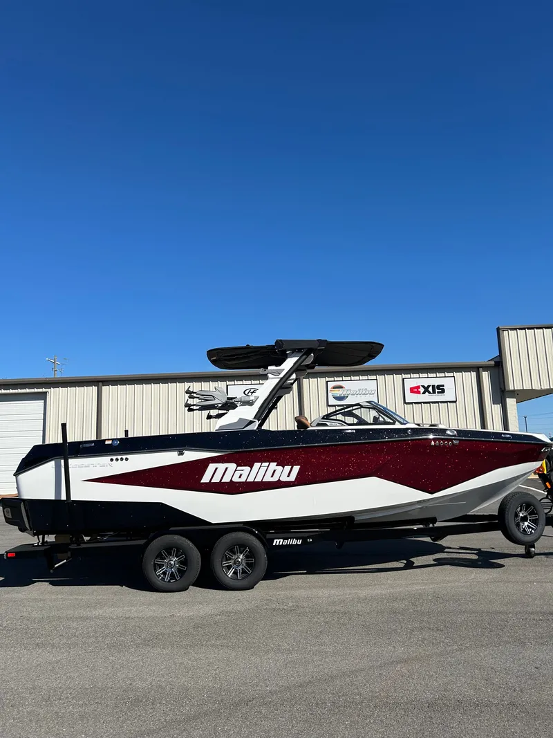 Slide: The Image of Malibu Wakesetter 25 LSV 2026 - 2