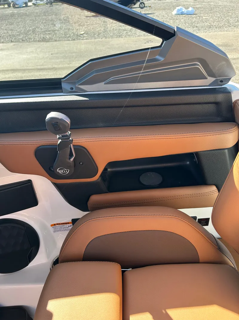 Slide: The Image of Malibu Wakesetter 25 LSV 2026 - 21