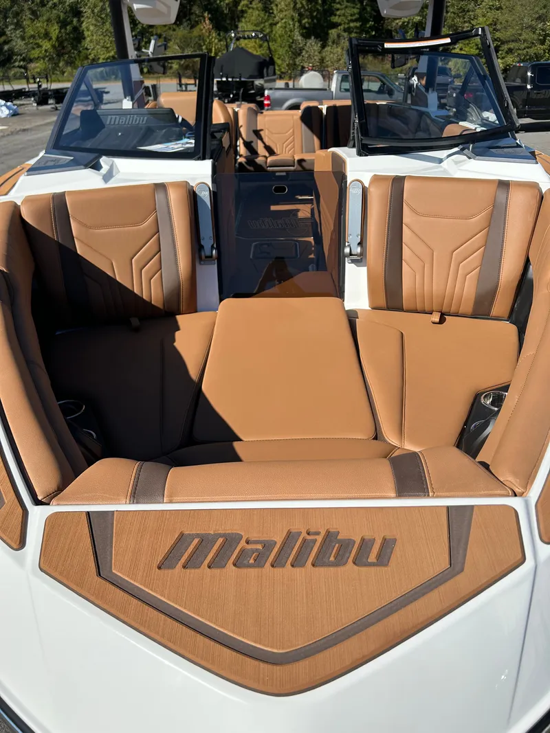 Slide: The Image of Malibu Wakesetter 25 LSV 2026 - 23