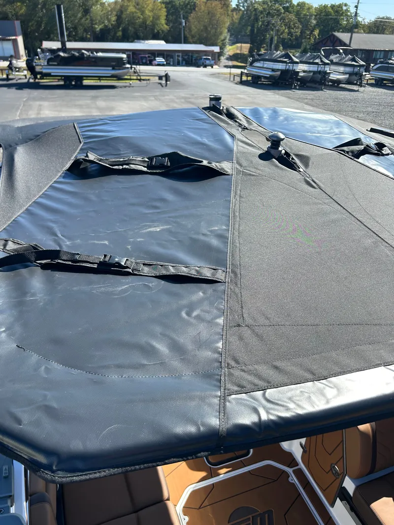 Slide: The Image of Malibu Wakesetter 25 LSV 2026 - 27