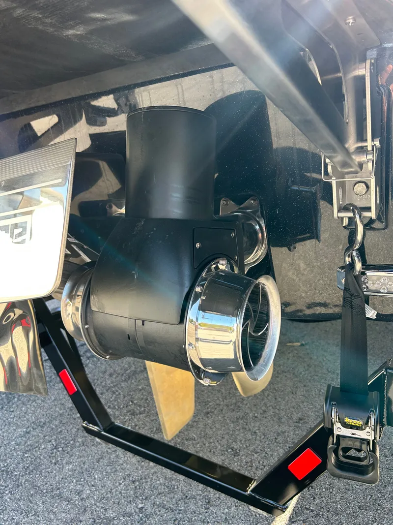 Slide: The Image of Malibu Wakesetter 25 LSV 2026 - 4