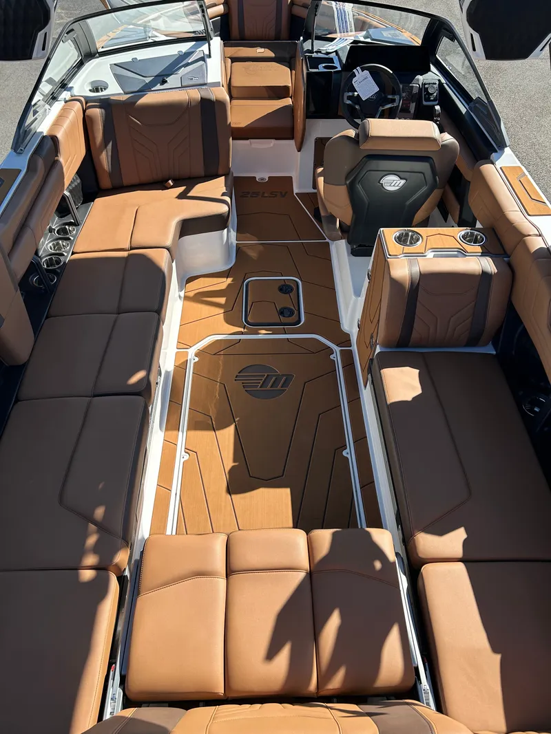 Slide: The Image of Malibu Wakesetter 25 LSV 2026 - 6