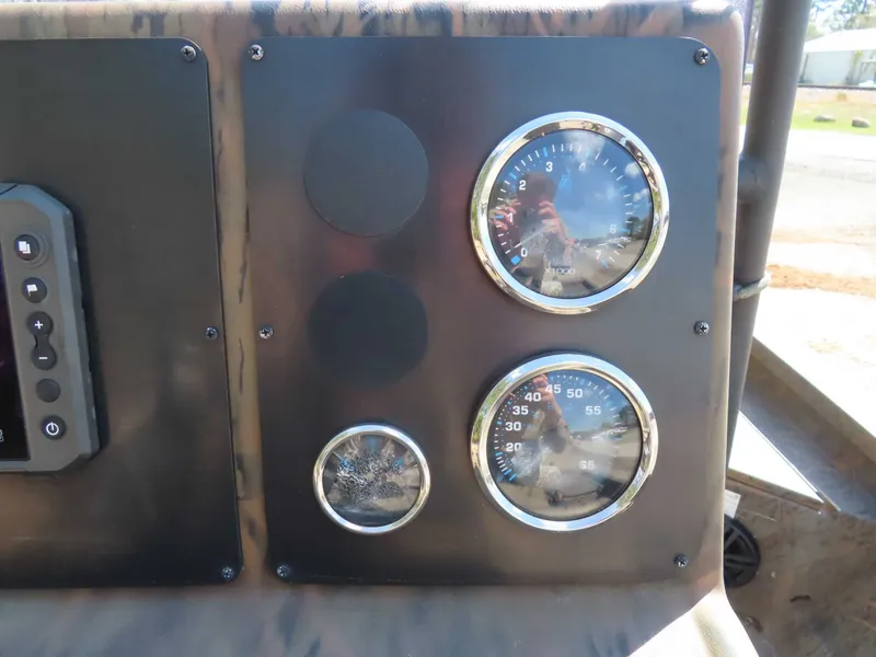 Slide: The Image of G3 20 Bay DLX Yamaha 150 SHO Aluminum Trailer 2021 - 10