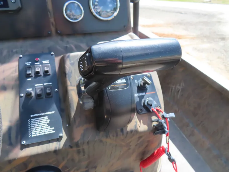 Slide: The Image of G3 20 Bay DLX Yamaha 150 SHO Aluminum Trailer 2021 - 12